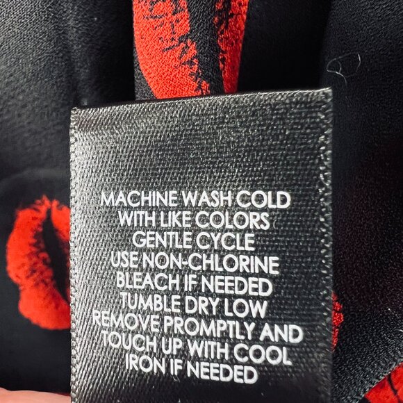 Torrid Womens Georgette Top 3 3X Red Black Lip Kiss Print Going Out Night Out - Picture 6 of 9